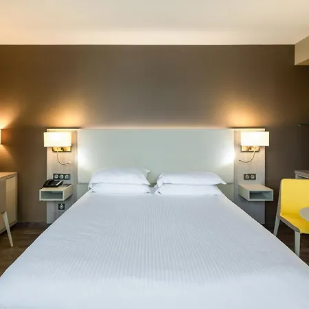 AC Hotel by Marriott Marseille Prado Vélodrome-3